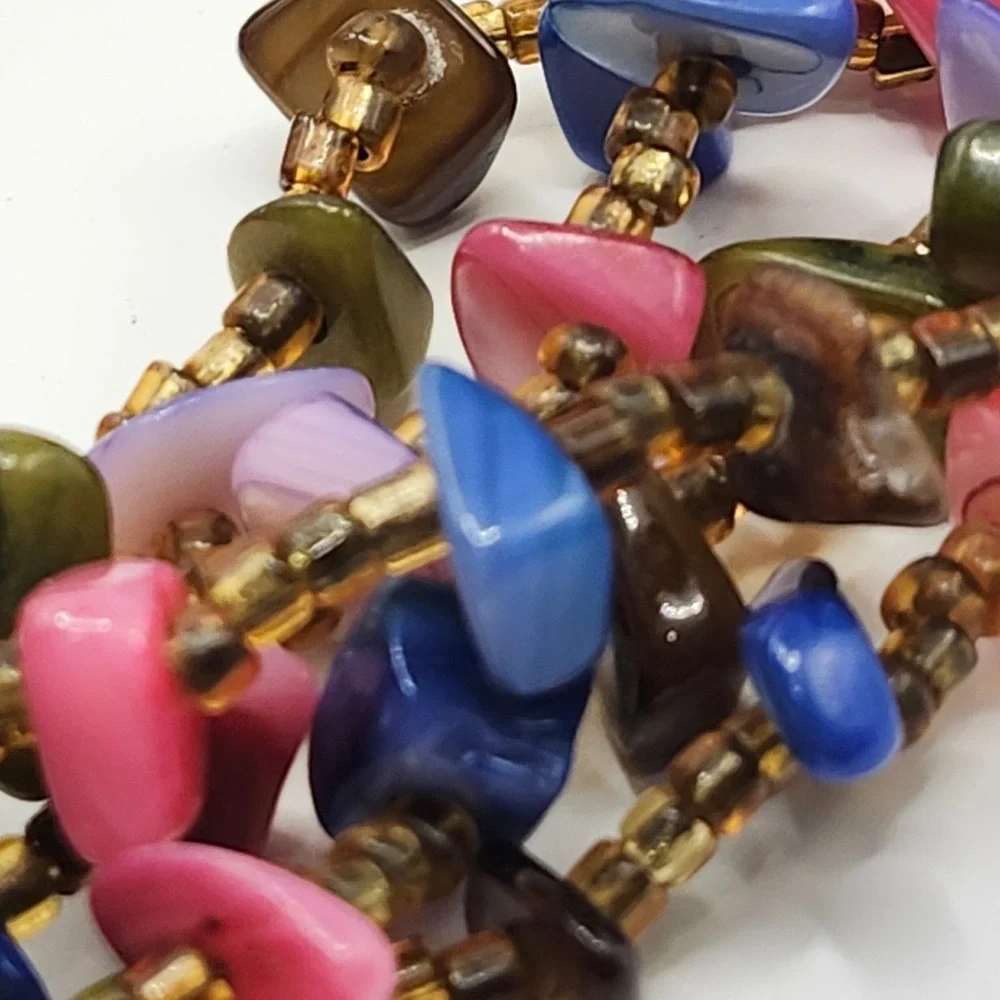 Vintage‎ Multi Strand Mother of Pearl Shell Chip Bead Necklace Colorful Boho
